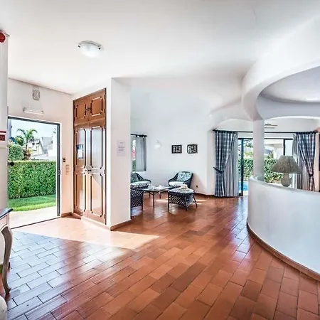 וילה Sleeps 6 With Pool Air Con And Wifi *