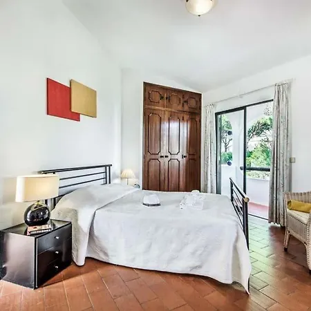 Sleeps 6 With Pool Air Con And Wifi וילה