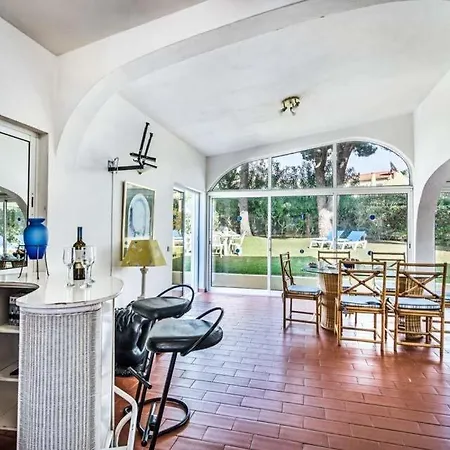 Sleeps 6 With Pool Air Con And Wifi