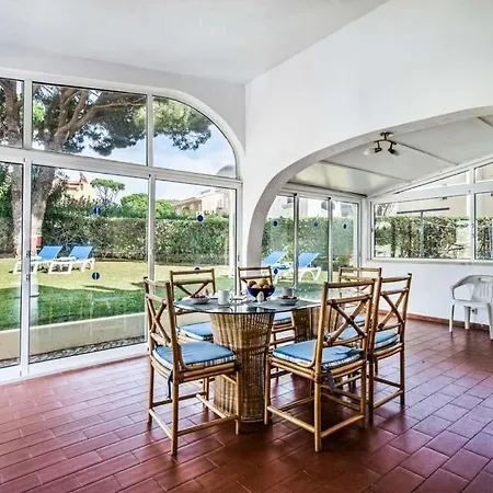 Sleeps 6 With Pool Air Con And Wifi *