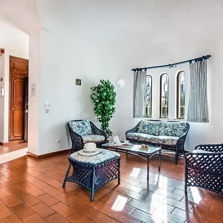 וילה Sleeps 6 With Pool Air Con And Wifi וילהמורה
